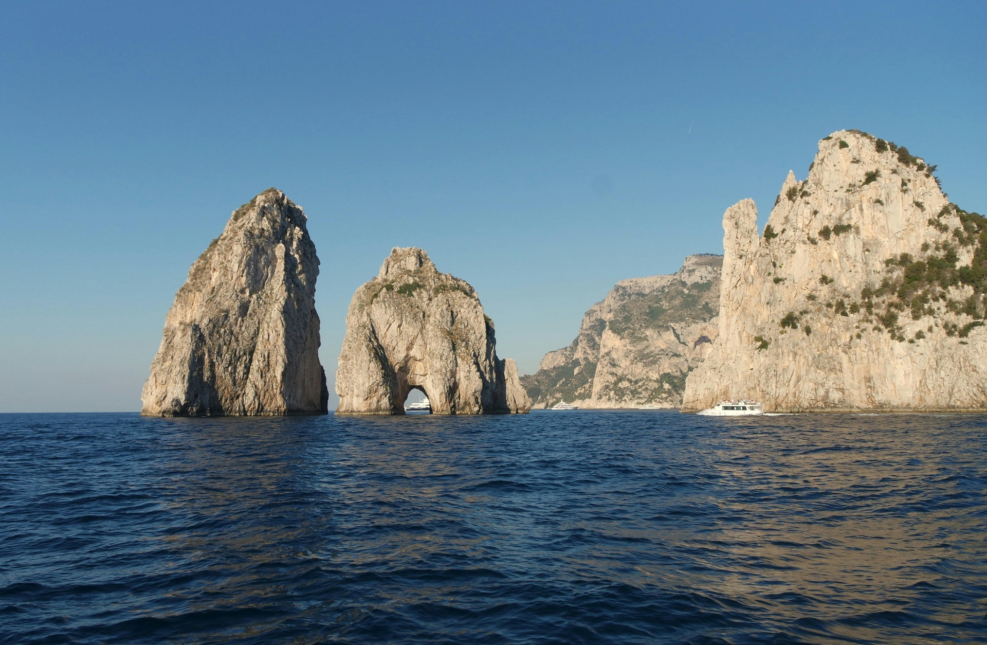 Shared boat tour in Capri Fun & Swim